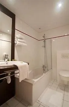 Brit Les Voyageurs Hotel