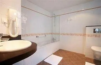 Brit Les Voyageurs Hotel